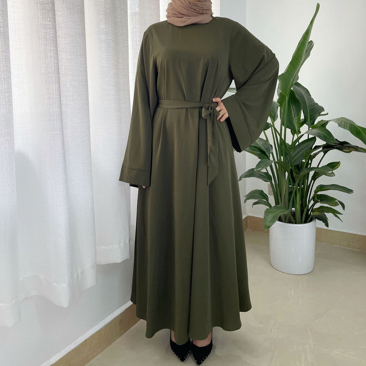 "Chic Comfort: Plus Size Muslim Dress Robes for Effortless Elegance"